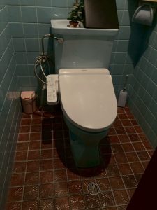 【茨木市・高槻市】店舗リフォーム施工事例｜トイレ・手洗い・建具などリフォーム　モダンで清潔感のある空間へ